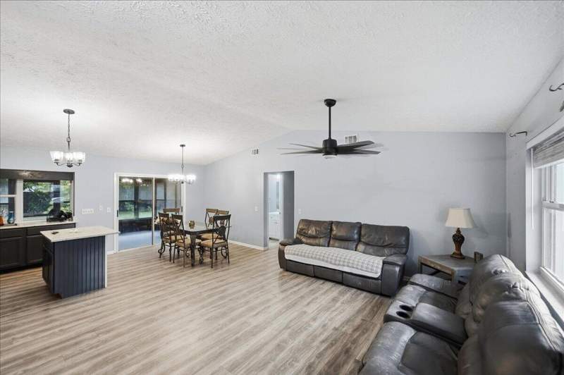 3 bedroom Single Family Residence at 2066 SE Stonecrop Street, Port St Lucie Section 18, Port St. Lucie — photo 5