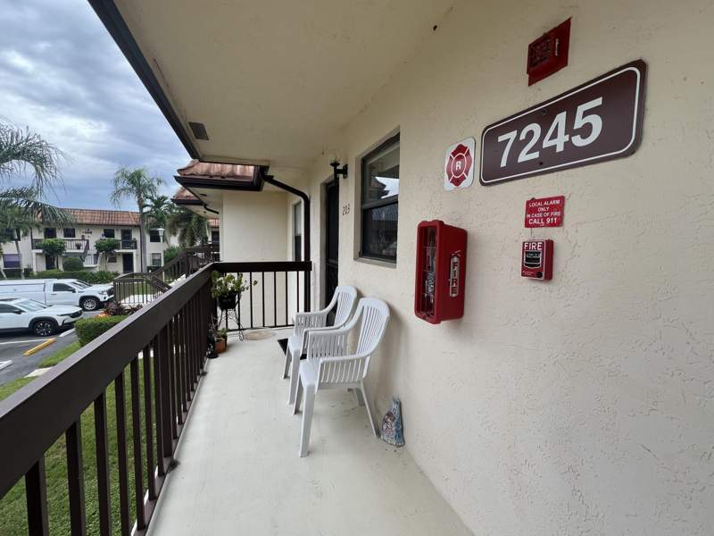 2 bedroom Condominium at 7245 Golf Colony Court #203, Lucerne Lakes Golf Colony, Lake Worth — photo 3