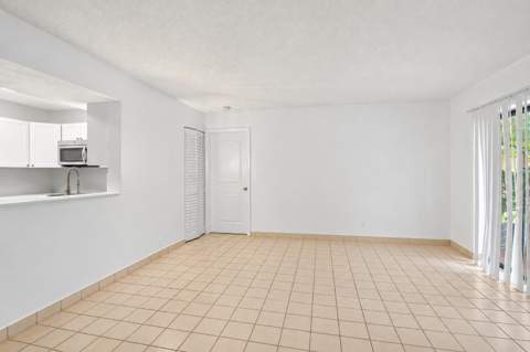 300 Palm Circle #106, Pembroke Pines FL - photo 8 of 24