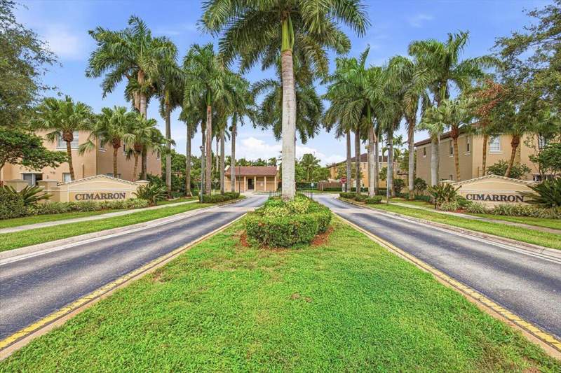 3 bedroom Townhouse at 8706 Blaze Court, Pine Island Commercial, Davie — photo 2