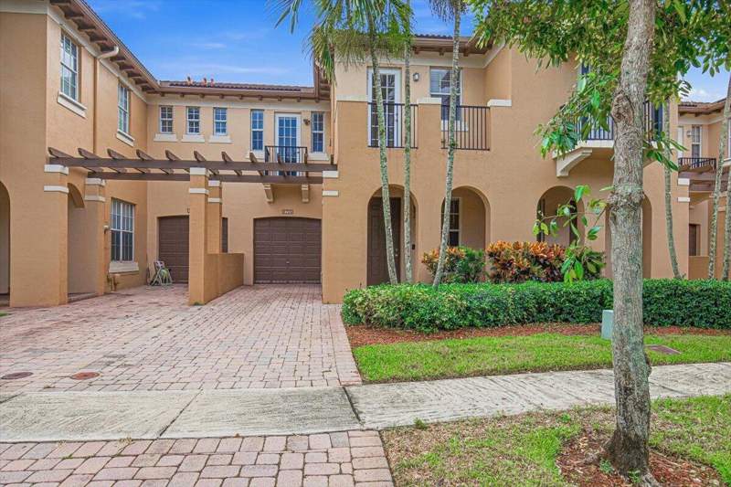 3 bedroom Townhouse at 8706 Blaze Court, Pine Island Commercial, Davie — photo 3