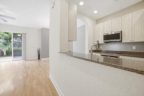 8706 Blaze Court, Davie FL - photo 8 of 36