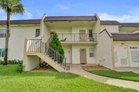 130 Lake Meryl Drive, home for sale in West Palm Beach 33411