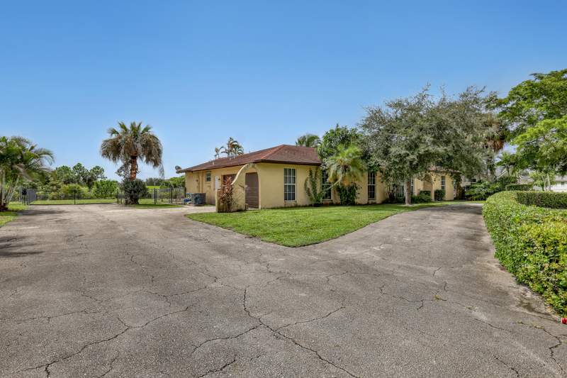 4 bedroom Single Family Residence at 110 Meadowlark Drive, Willows The Second Add, Royal Palm Beach — photo 2