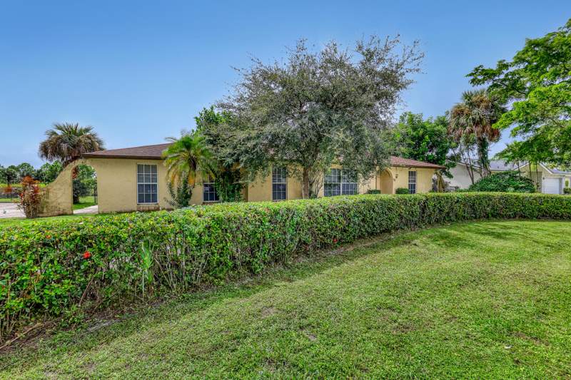 4 bedroom Single Family Residence at 110 Meadowlark Drive, Willows The Second Add, Royal Palm Beach — photo 3