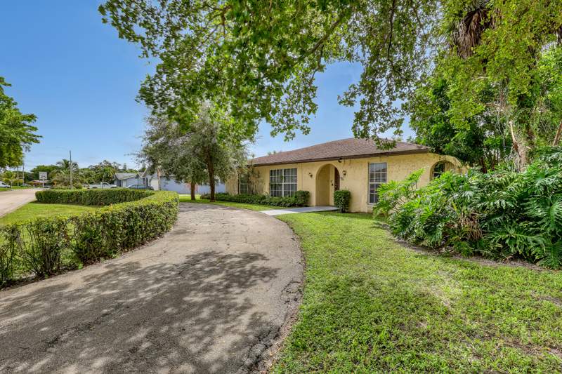 4 bedroom Single Family Residence at 110 Meadowlark Drive, Willows The Second Add, Royal Palm Beach — photo 4