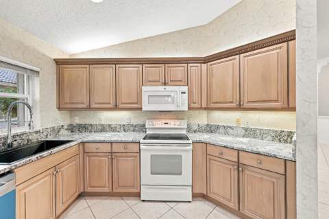 9576 Taormina Street, Lake Worth FL - photo 17 of 88