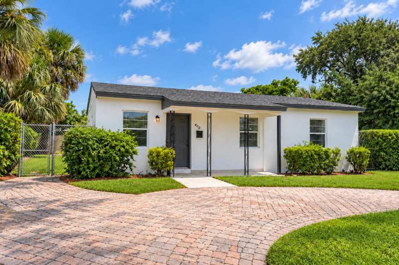 3 bedroom Single Family Residence at 400 W 15th Street, Blue Heron Park 4, Riviera Beach — photo 1