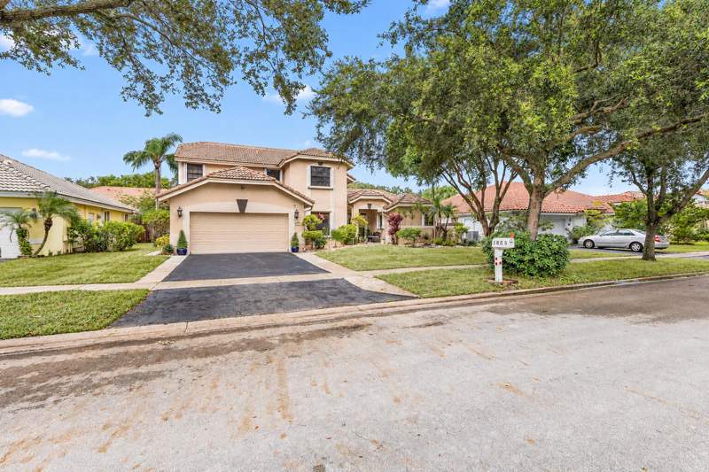 4 bedroom Single Family Residence at 1855 NW 106th Terrace, Jacaranda Parcel 101, Plantation — photo 4