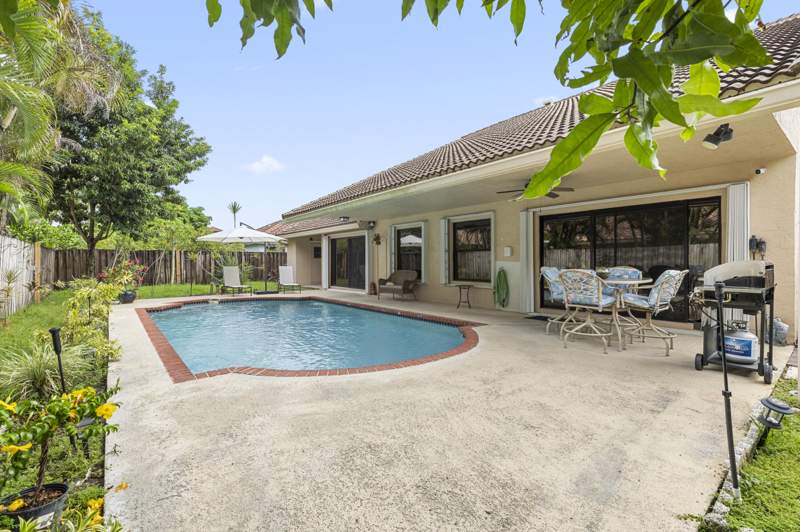 4 bedroom Single Family Residence at 1855 NW 106th Terrace, Jacaranda Parcel 101, Plantation — photo 5
