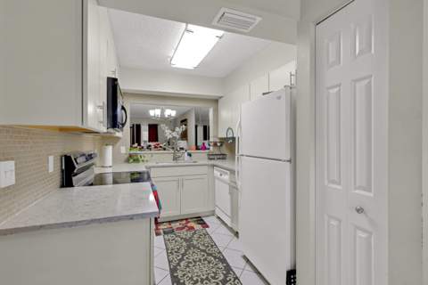 7843 Willow Spring Drive #615, Lake Worth FL - photo 13 of 40