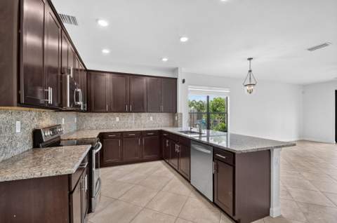 8872 Sandy Creek Way, Lake Worth FL - photo 17 of 99