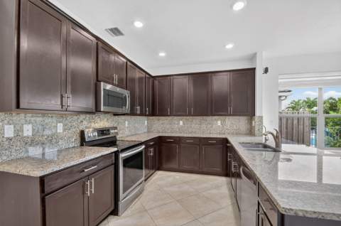8872 Sandy Creek Way, Lake Worth FL - photo 18 of 99