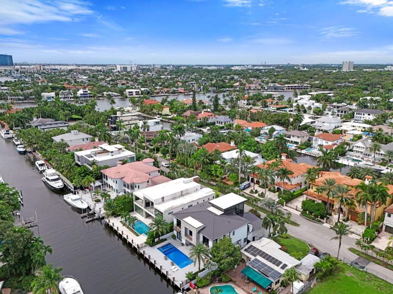 5 bedroom Single Family Residence at 424 Coconut Isle Drive, Venice 8-12 B, Fort Lauderdale — photo 2