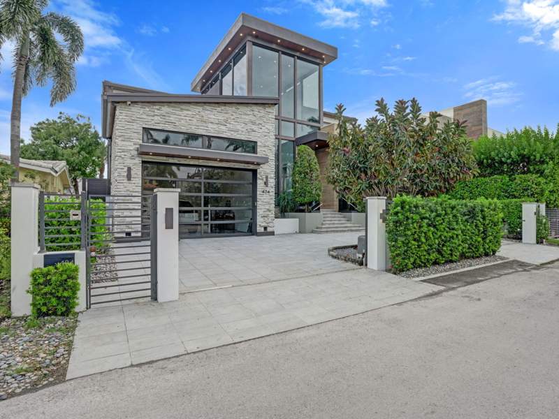 5 bedroom Single Family Residence at 424 Coconut Isle Drive, Venice 8-12 B, Fort Lauderdale — photo 5