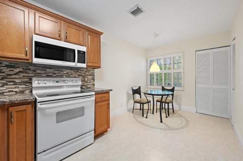 370 Prestwick Circle #2, Palm Beach Gardens FL - photo 21 of 38