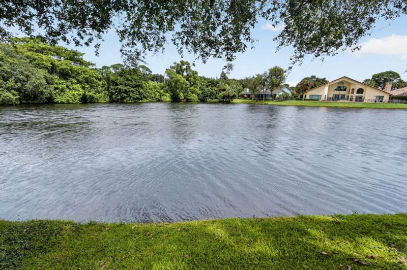 4 bedroom Single Family Residence at 12886 La Rochelle Circle, Frenchmens Landing 3, Palm Beach Gardens — photo 3