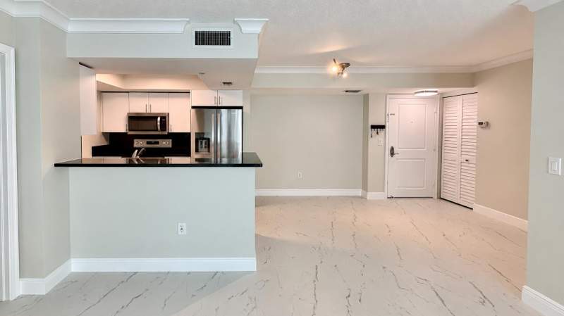 2 bedroom Condominium at 99 SE Mizner Boulevard #233, Palmetto Place Condo, Boca Raton — photo 3
