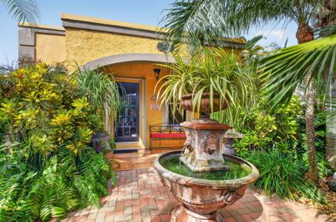 415 Colonial Road, West Palm Beach FL - photo 14 of 59