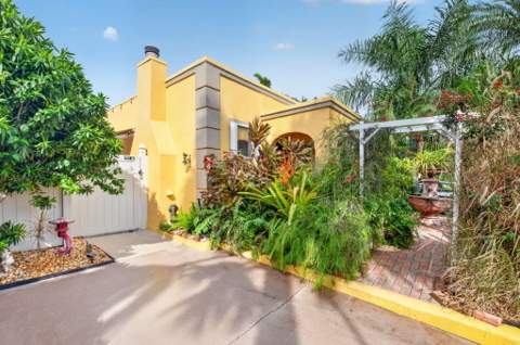 415 Colonial Road, West Palm Beach FL - photo 11 of 59