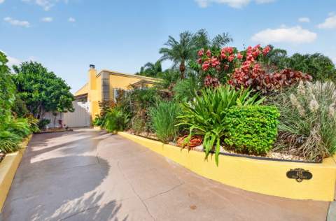 415 Colonial Road, West Palm Beach FL - photo 9 of 59