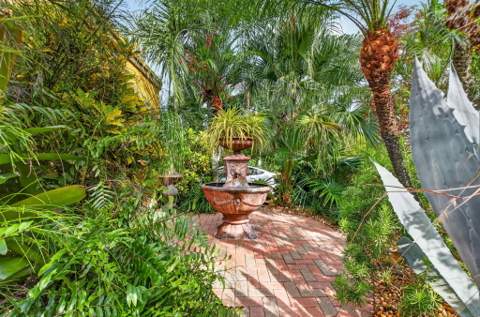 415 Colonial Road, West Palm Beach FL - photo 12 of 59