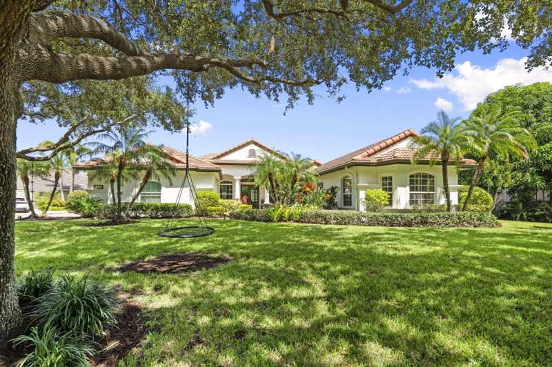 5 bedroom Single Family Residence at 201 SW Wiregrass Court, Windstone, Harbour Bluff, River'S End, Palm City — photo 1