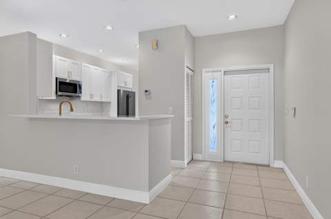 9818 Crescent View Drive, Boynton Beach FL - photo 8 of 63