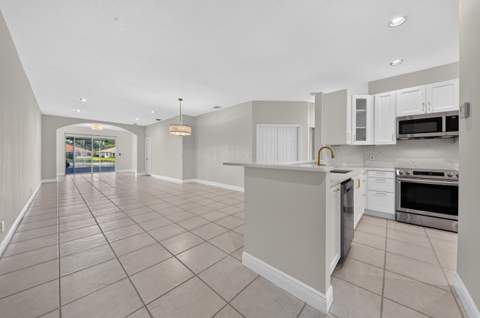 9818 Crescent View Drive, Boynton Beach FL - photo 10 of 63