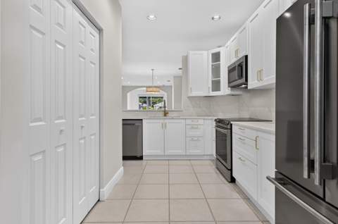 9818 Crescent View Drive, Boynton Beach FL - photo 14 of 63