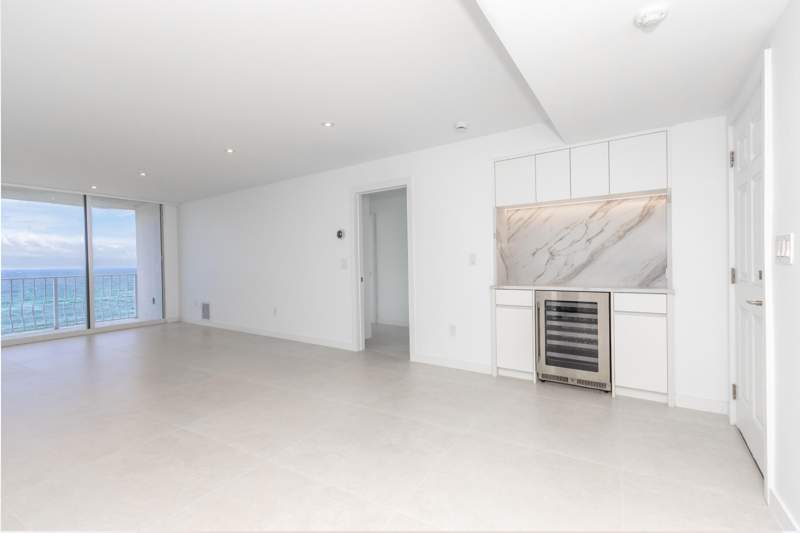2 bedroom Stock Cooperative at 2774 S Ocean Boulevard #802, 2774 S. Ocean, Palm Beach — photo 5