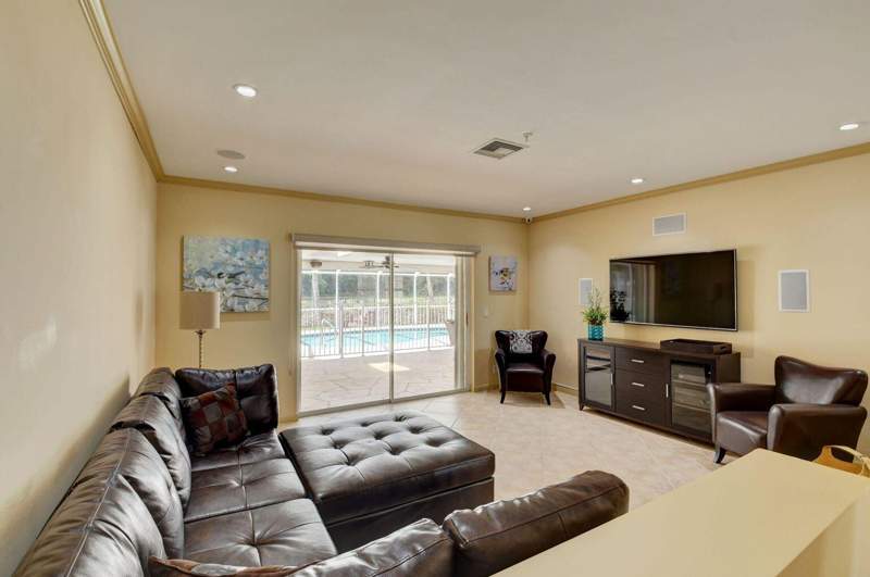 4 bedroom Single Family Residence at 1086 SW 28th Avenue, Golfview Harbour 1st Sec, Boynton Beach — photo 2