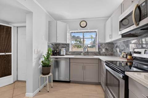 305 Congressional Way, Deerfield Beach FL - photo 6 of 26