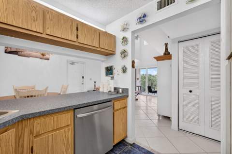 4452 NE Ocean Boulevard #C3, Jensen Beach FL - photo 6 of 33