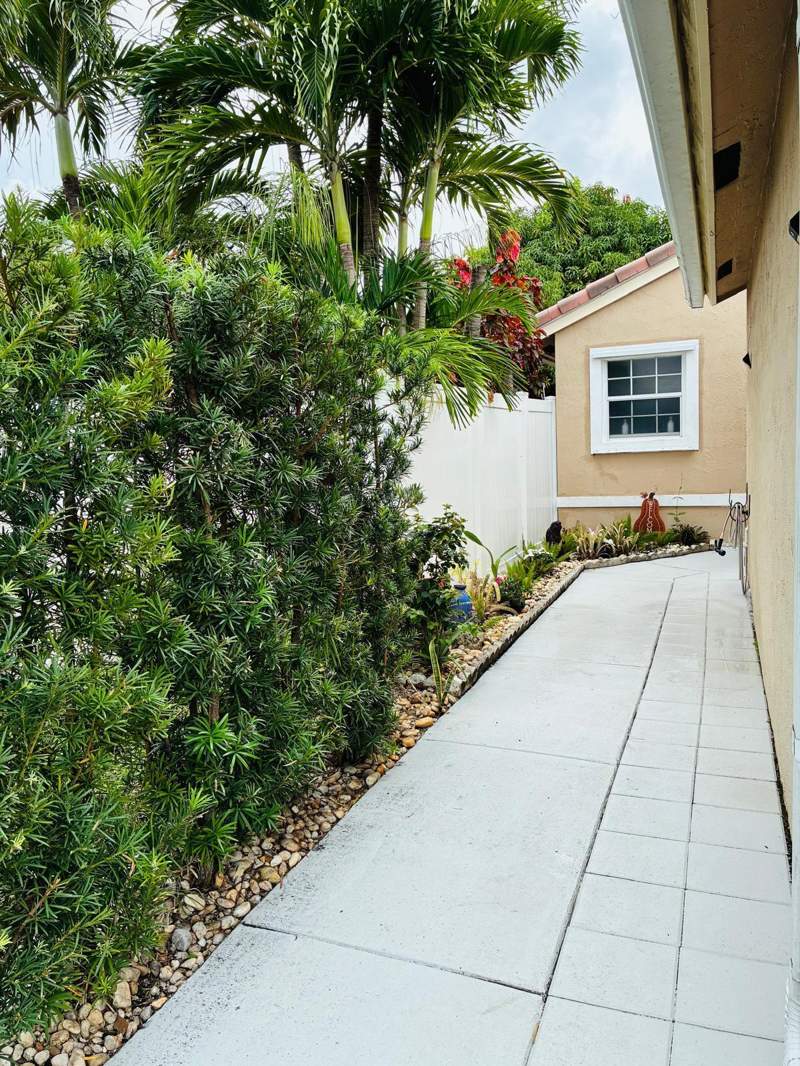3 bedroom Single Family Residence at 1051 NW 191st Avenue, Chapel Trail II, Pembroke Pines — photo 3