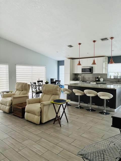 1051 NW 191st Avenue, Pembroke Pines FL - photo 10 of 17