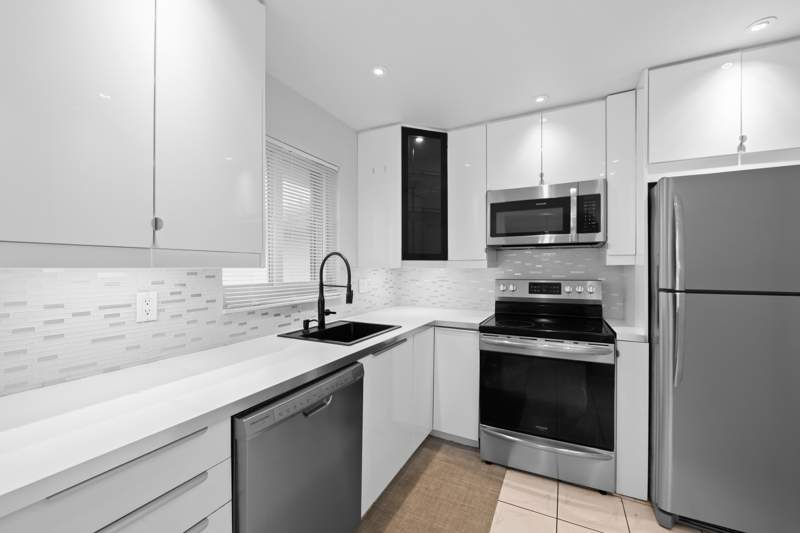 2 bedroom Condominium at 5300 Washington Street #K330, Beverly Hills Condo Number Six, Hollywood — photo 2