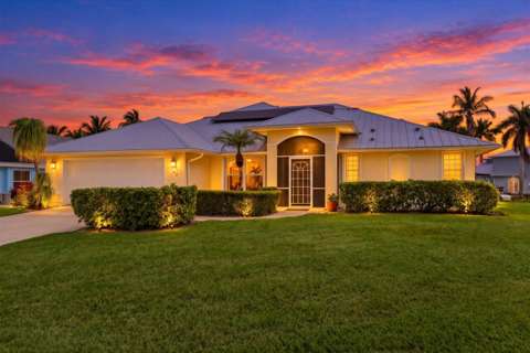 122 Queen Frederika Court, waterfront for sale in Hutchinson Island