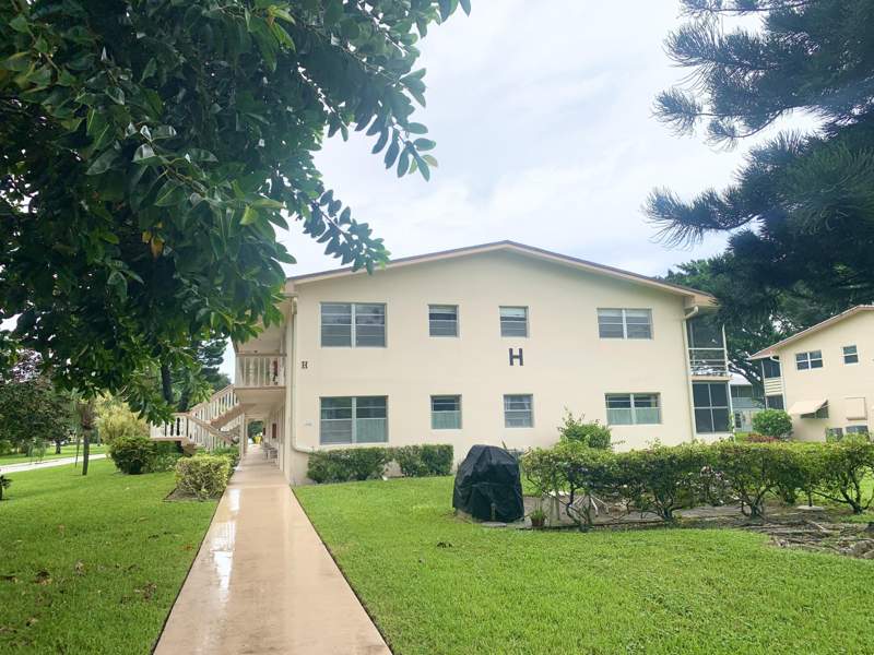 1 bedroom Condominium at 185 Canterbury H, Century Village, West Palm Beach — photo 3