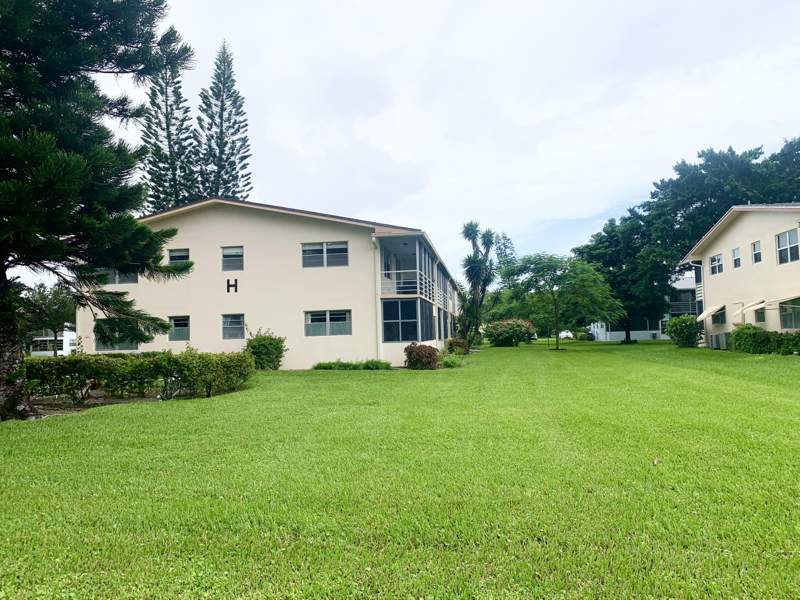 1 bedroom Condominium at 185 Canterbury H, Century Village, West Palm Beach — photo 5