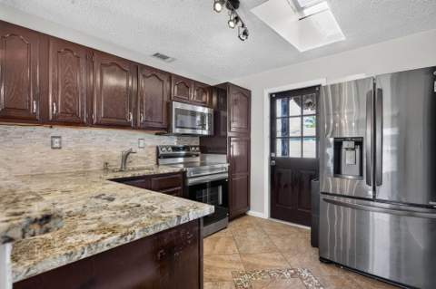 2511 NE 9th Terrace, Pompano Beach FL - photo 13 of 57