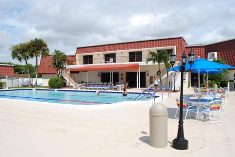 815 Salem Lane, Lake Worth FL - photo 9 of 37