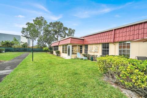 815 Salem Lane, Lake Worth FL - photo 22 of 37