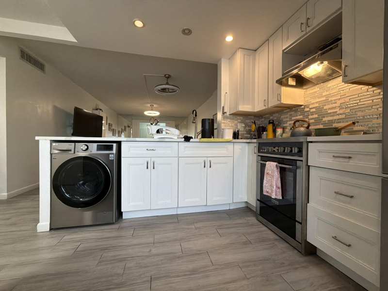 1 bedroom Condominium at 320 NE 12th Avenue #105, Meadowbrook Towers Condo K, Hallandale Beach — photo 1