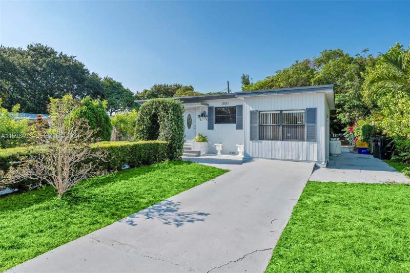 4 bedroom Single Family Residence at 1501 N 18th Avenue, Lake Worth Heights, Lake Worth Beach — photo 4