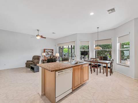 7546 Pebble Shores Terrace, Lake Worth FL - photo 15 of 74