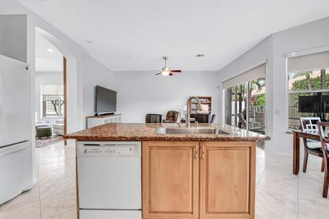 7546 Pebble Shores Terrace, Lake Worth FL - photo 13 of 74