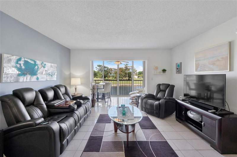 2 bedroom Condominium at 7807 Golf Cir Drive #211, Oriole Golf & Tennis Club Condo, Margate — photo 3