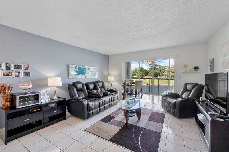 2 bedroom Condominium at 7807 Golf Cir Drive #211, Oriole Golf & Tennis Club Condo, Margate — photo 4