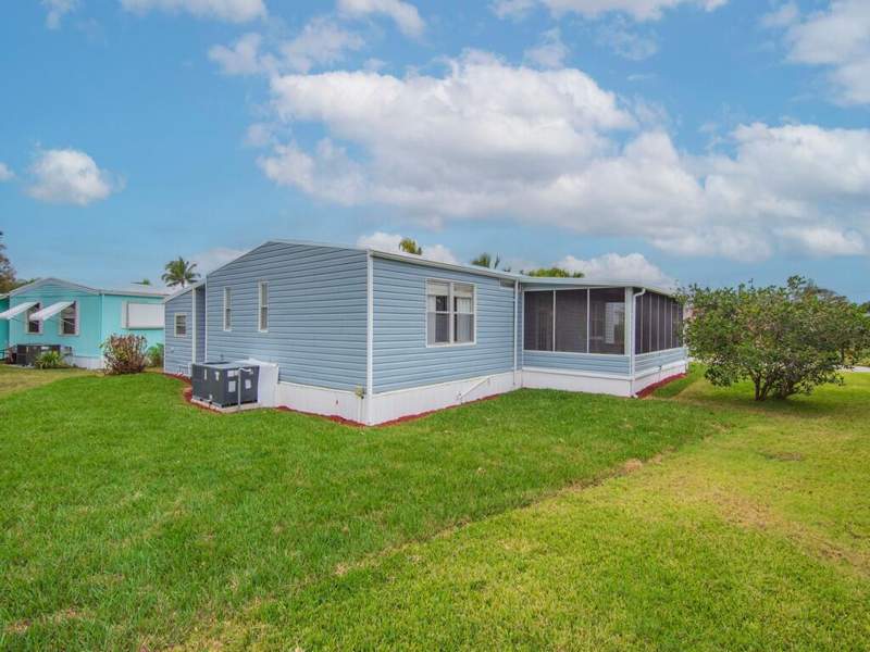 2 bedroom Manufactured Home at 395 NE Jade Circle, Pinelake Village, Jensen Beach — photo 5
